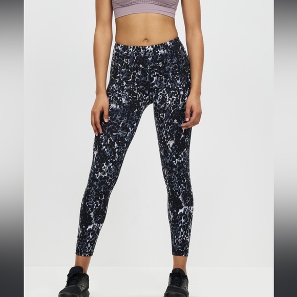 Sweaty Betty Power 7/8 Gym Leggings in
Blue Snake Small - Picture 2 of 6